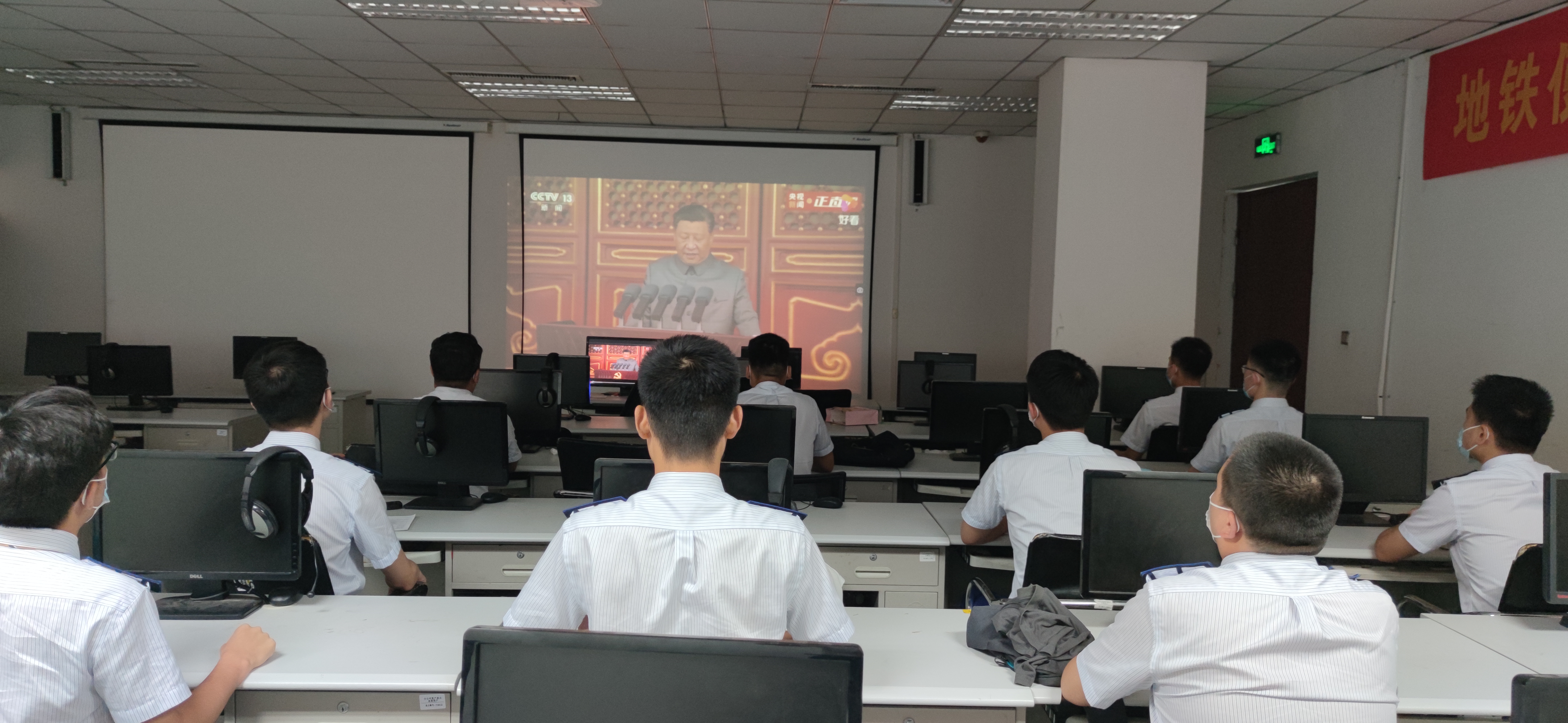 客運(yùn)一中心黨委+鄭東車輛段模擬駕駛器+乘務(wù)一室.jpg